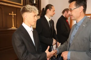 Absolventi Nerudovky vykročili do nové životní etapy