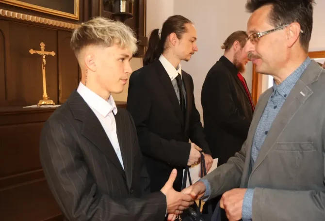 Absolventi Nerudovky vykročili do nové životní etapy